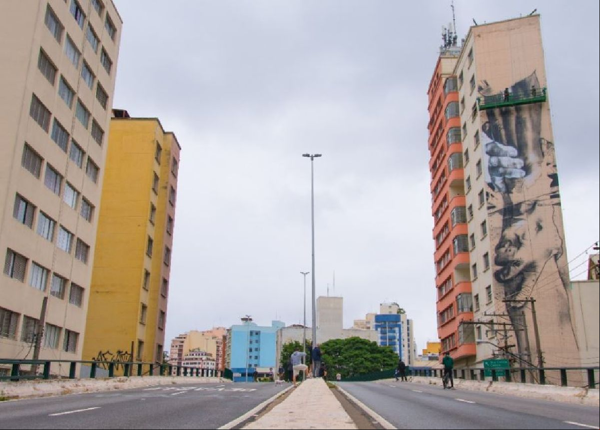 TEM KOBRA NO MINHOCÃO! EDUARDO KOBRA INICIA MURAL NO MINHOCÃO